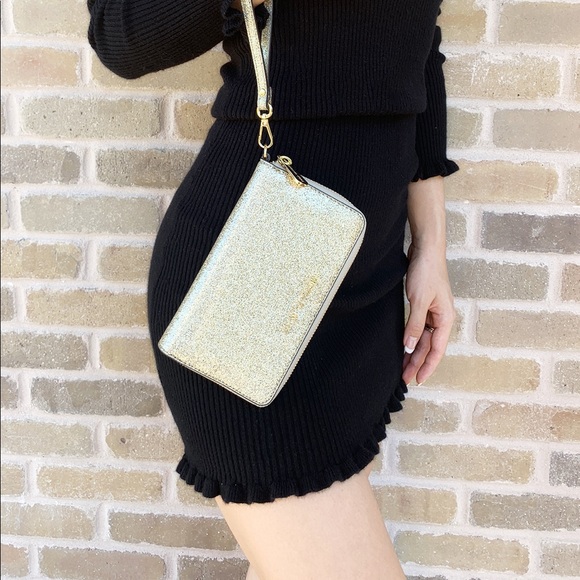 SALE‼️‼️👜Michael Kors silver wallet wristlet - Picture 2 of 6